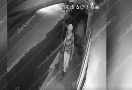 VIDEO: Cámara de seguridad capta a sujeto en pleno acto delictivo ¡Se roba un tinaco!