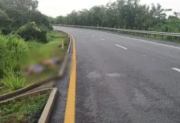 Hallan apilados seis cuerpos sin vida en la carretera Coatzacoalcos-Villahermosa