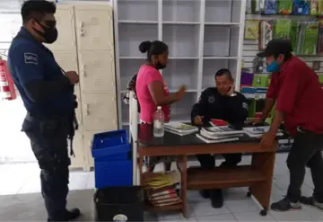 Detienen a pareja que hurtaba útiles escolares en un Compucopias 