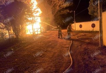 Se incendia casa en Villahermosa; presuntamente era bodega de huachicol