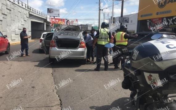 Mujer sufre preinfarto en la Av. Ruiz Cortines; reporteros le salvan la vida