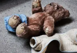 Mujer enfrenta a pederasta y lo amarra con una cuerda