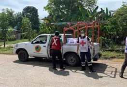 Cruz Roja entrega ayuda humanitaria en zonas afectadas por las lluvias en Tabasco