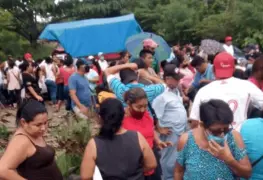 Bloqueado cruce de La Isla