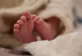 IMSS declara a bebé muerto, pero estaba vivo; lo mantuvieron 6 horas en un refrigerador 