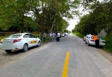 Taxistas de Jonuta continúan con manifestación en límites con Palizada