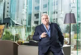 Carlos Bremer remodelará el Parque Centenario del 27 de Febrero