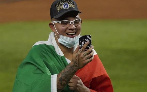 Julio Urías exclamó orgulloso un ¡Qué viva México!