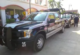 Gobierno de Tabasco entrega cinco patrullas en el municipio de Balancán