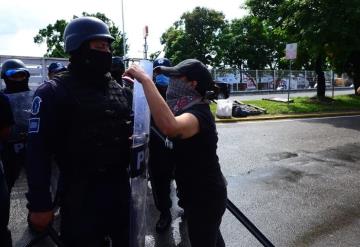 Antimotines desalojaron a manifestantes de Ruiz Cortines