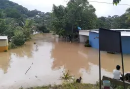 Tacotalpa severamente afectado por desbordamiento del Río de la Sierra