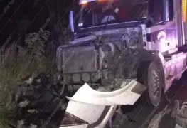 Carambola de tráiler y carros compactos deja al menos 4 fallecidos
