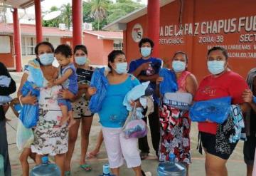 715 habitantes de Comalcalco permanecer en refugios temporales debido a las inundaciones