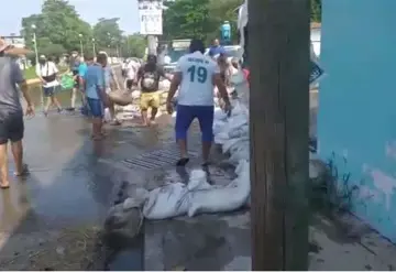 Sector Palomares de Gaviotas Norte continúa dando la batalla para no inundarse