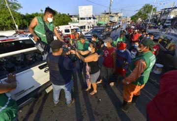 Asisten a afectados por inundación de doce municipios