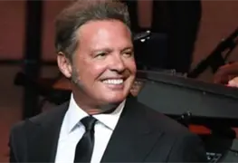 Hasta Aracely Ar&aacute;mbula reaccion&oacute; al ver lo joven que luce la nueva novia de Luis Miguel