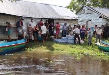 Llevan ayuda humanitaria a comunidades de Jonuta