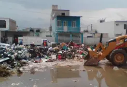 Habitantes del fraccionamiento La Venta reclaman a Evaristo Hernández por inundaciones