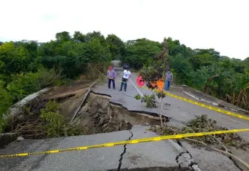 Habitantes piden reparación de socavón en puente San Pedro de Jonuta