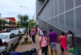 Se acerca navidad; decenas de personas acuden al principal mercado de Villahermosa