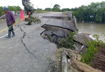 Latente peligro en puente San Pedro en la vía Jonuta-Frontera