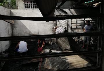 Convertidas en cenizas quedaron las pertenencias de una familia en Tenosique