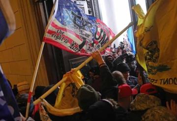 Manifestantes armados toman el Capitolio de EE.UU