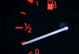 Nunca manejes con la reserva de gasolina