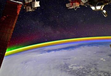 ¡Impresionante! Astronauta fotografía un arcoíris en el espacio