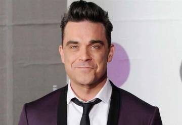 Aunque está en una mansión en la playa, Robbie Williams no puede disfrutarla porque tiene COVID-19