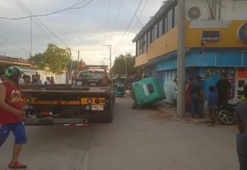 Chofer de pochimóvil en estado de ebriedad atropella a un sujeto en Balancán