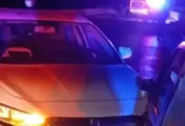 Chocan dos autos de frente en el puente El Mango