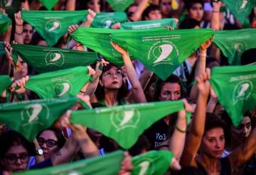 Ley del aborto entra en vigor en Argentina