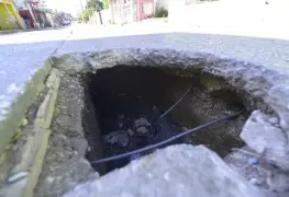 Familias de la Villa Playas del Rosario piden rehabilitación de las principales vías