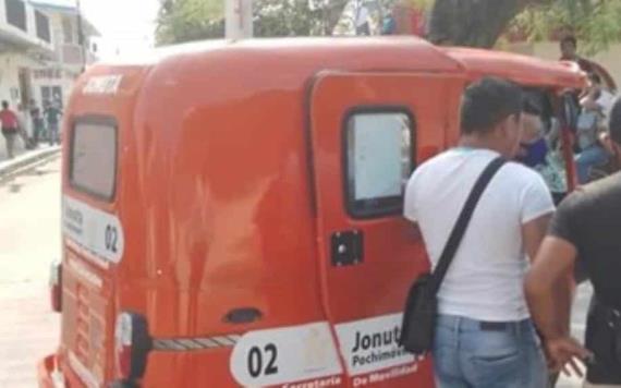 Conductor de pochimóvil protagoniza accidente en plena calle