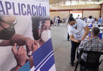 Vacunación en Cunduacán: Adultos mayores ponen el ejemplo