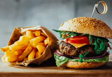 Restaurante cambia nombre a sus hamburguesas por nombres de objetos de oficina, ¡Mira porque!