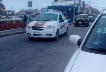 Taxistas de Comalcalco denuncian ´invasión´