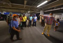 Franeleros denuncian que los están corriendo del mercado Pino Suárez