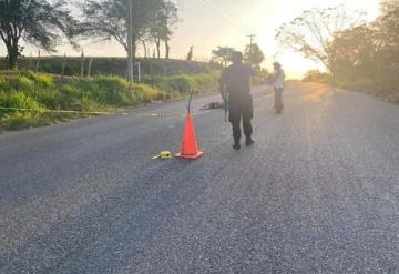 Hallan a mujer sin vida en carretera de Macuspana