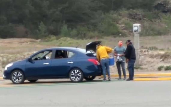 Los hacen tirarla las cervezas al llegar a playa Miramar