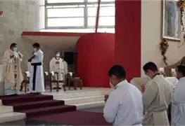 Ordenan tres nuevos di&aacute;conos