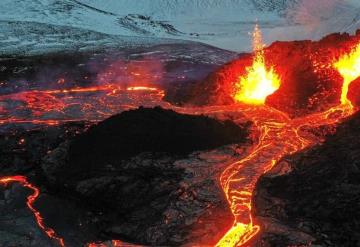 Erupción volcánica atrae la atención de turistas: Islandia