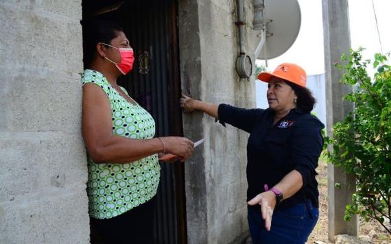 Ana Bertha Vidal recorrió casa por casa del sector Monal de Gaviotas Sur