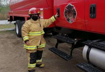 Historia de madres; ¡Una heroína! Blanca Estela, bombero y madre