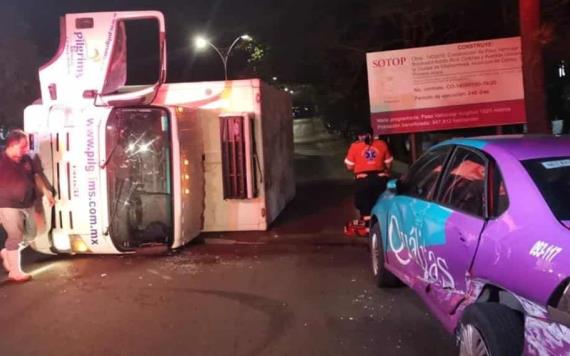 Impactante volcadura sobre Av. Adolfo Ruiz Cortines