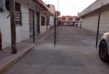 De la nada aparece reja en una calle de Cárdenas