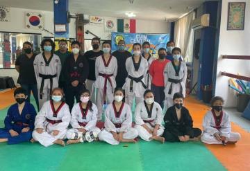 Recibe a la selección estatal de Taekwondo