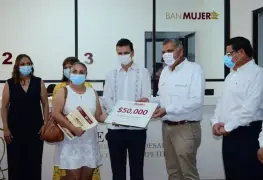Cumple Adán con emprendedoras; inauguran oficinas de BANMUJER