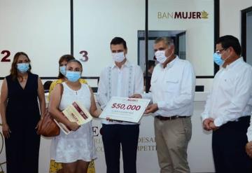 Cumple Adán con emprendedoras; inauguran oficinas de BANMUJER